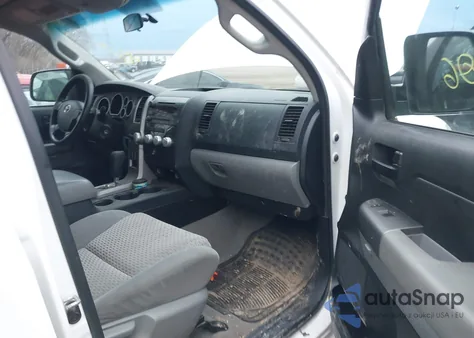 2011 Toyota Tundra Grade 5.7L V8 z USA, uszkodzony, nr VIN 5TFUW5F16BX189373